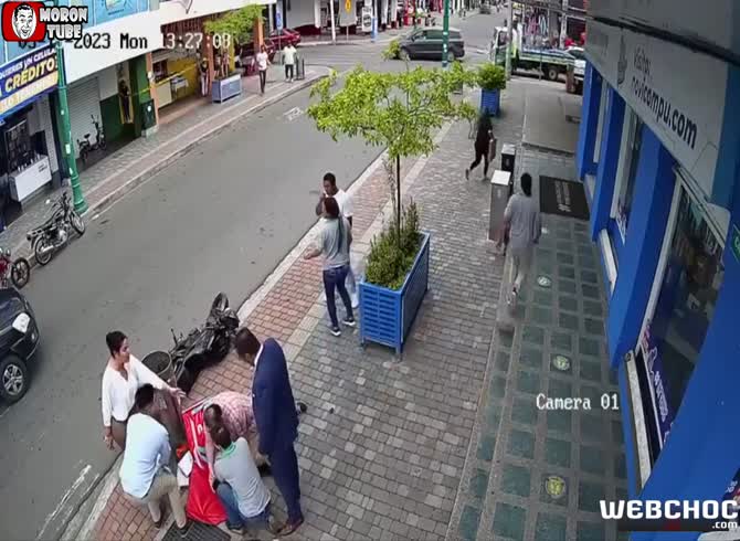 Video :The robber of a pharmacy gets nabbed after his motorbike fails to start